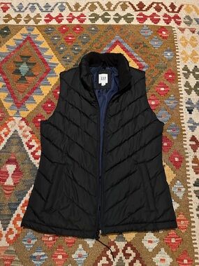 GAP Women's Black Quilted Puffer Vest with Stand Collar